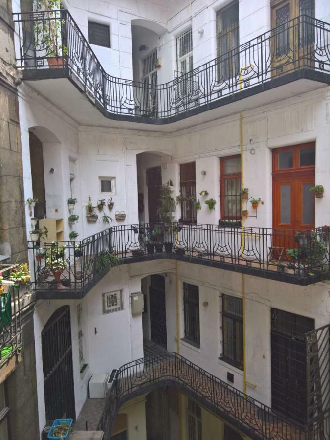 Sunflower Lägenhet Budapest Exteriör bild